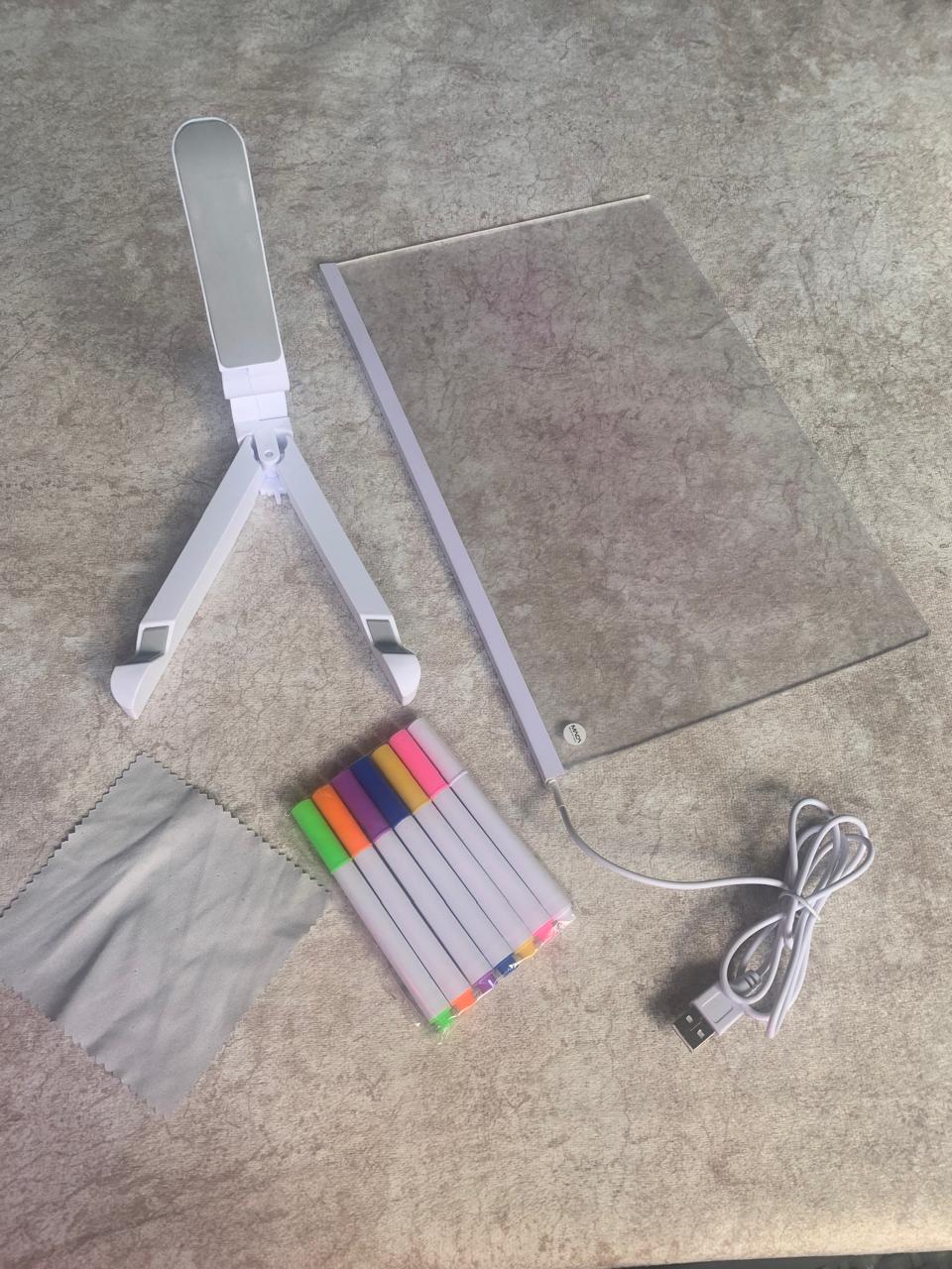 TABLERO LED 3D NEÓN - BASE TRIPODE - TAMAÑO GRANDE 30X20 CM - 7 MARCADORES BORRABLES - 🎁OBSEQUIO PDF 97 DIBUJOS🎁 + ENVÍO GRATIS!👦👧